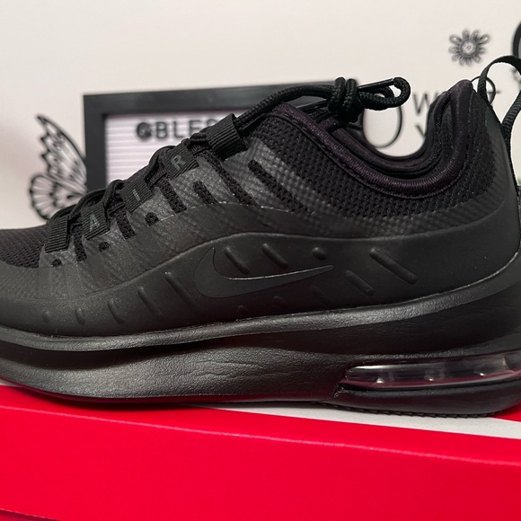 Womens Nike Air Max Axis - Picture 3 of 6